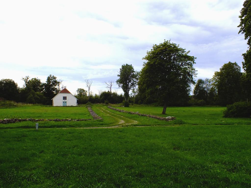 Loona Manor Guesthouse Kihelkonna Exterior foto
